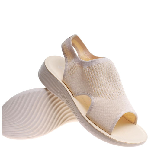 Beżowe elastyczne sandały na platformie /E4-3 17513 W132/