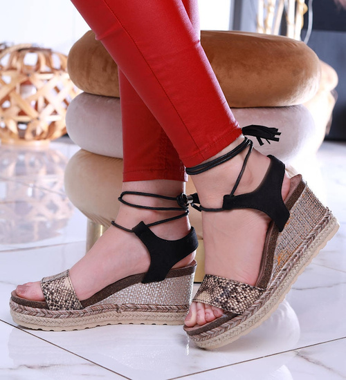 Sandały na koturnie i platformie Czarne /D8-2 14047 S290/