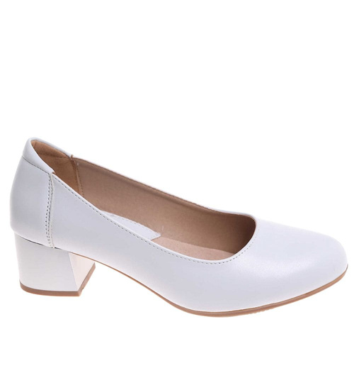 Białe czółenka na niskim obcasie /A4-2 18052 T284/