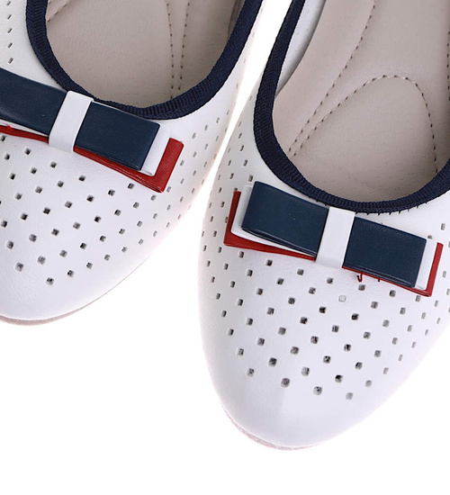 Biało granatowe ażurowe balerinki damskie z kokardką /A6-3 16150 T196/