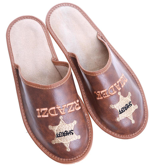 Brązowe kapcie na prezent SUPER DZIADEK SZERYF /C2-1 6596 S198-5/
