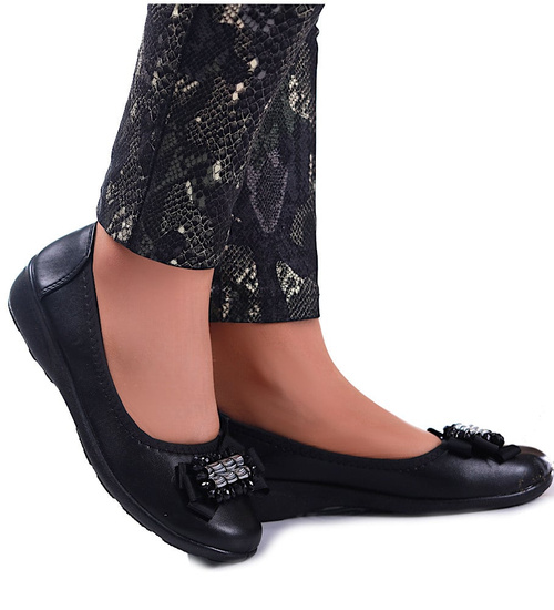 Czarne balerinki na niskim obcasie /F6-2 13323 T1/