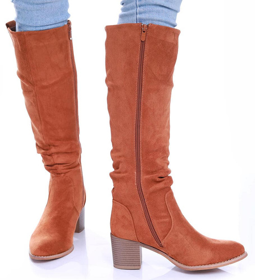 Brązowe kozaki damskie na obcasie /B2-3 17065 T480/