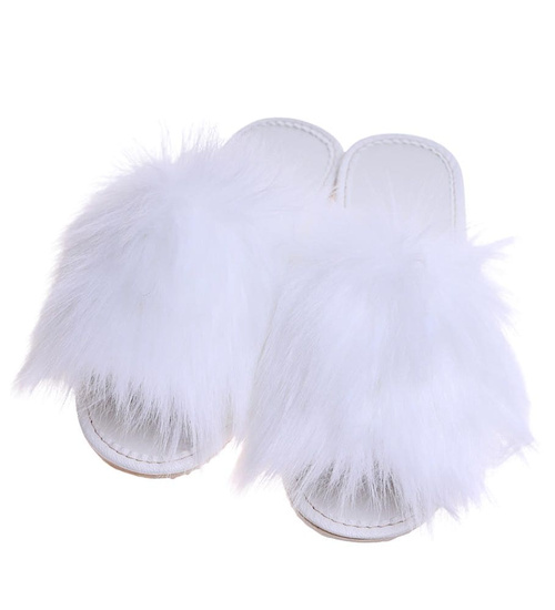 Białe klapki z efektownym futerkiem /F5-1 3824 S197/