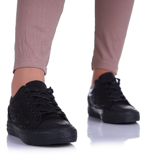 Czarne ażurowe trampki na koturnie /E3-1 17201 G8-61/