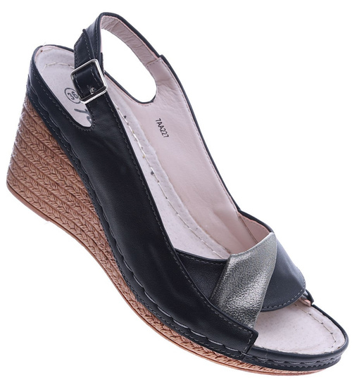 Czarne sandały na koturnie i platformie /E2-2 14134 S530/