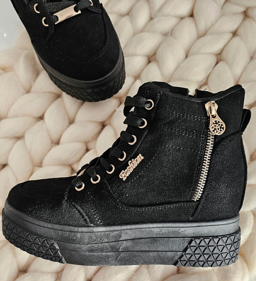 Czarne zamszowe sneakersy na koturnie i platformie /G4-3 15506 T634/