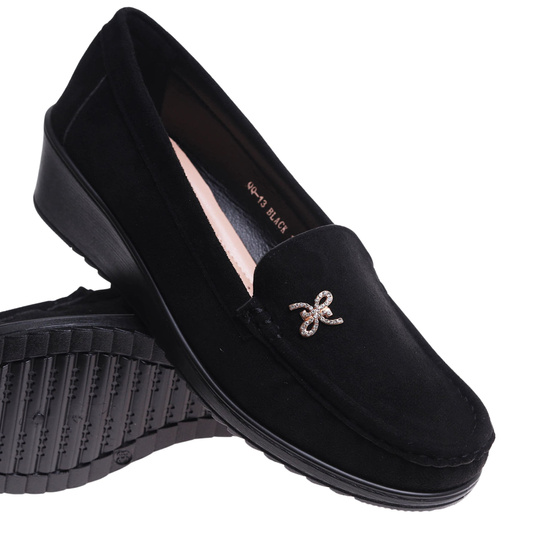 Czarne czółenka na niskim koturnie /C3-2 17334 T281/