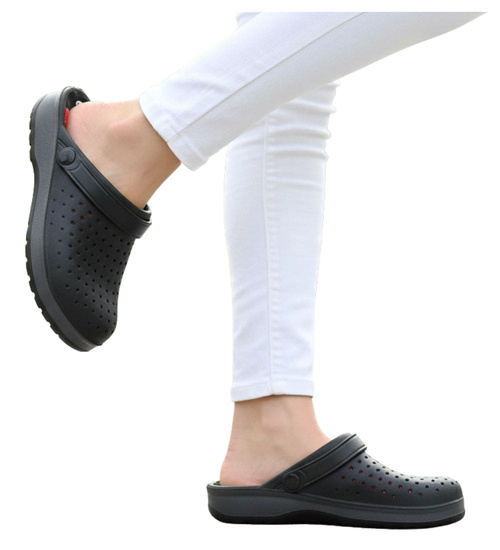 Wodoodporne czarne kryte klapki damskie /E9-1 17368 S185/