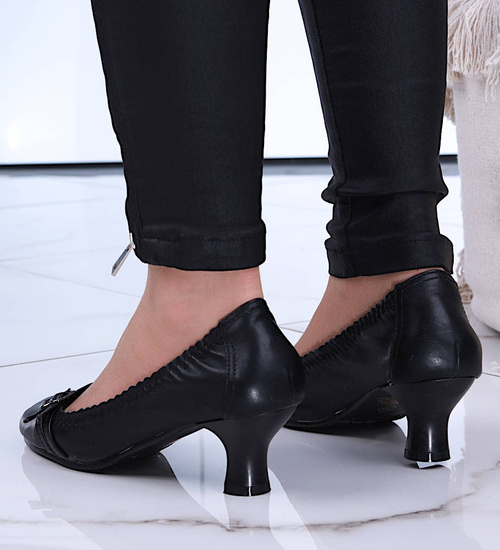 Czarne czółenka damskie na niskim obcasie /E1-2 14714 T132/