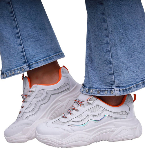 Białe sportowe buty na platformie /C2-2 10514 S295/ 