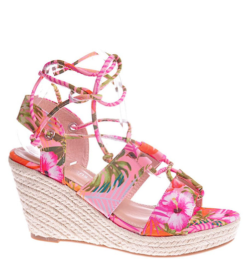 Różowe sandały na koturnie w kwiaty /A2-2 11802 T693/