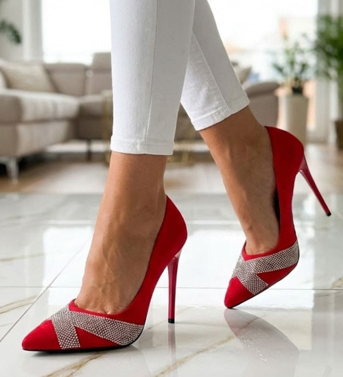 Czerwone szpilki na obcasie /D9-2 11857 T299/