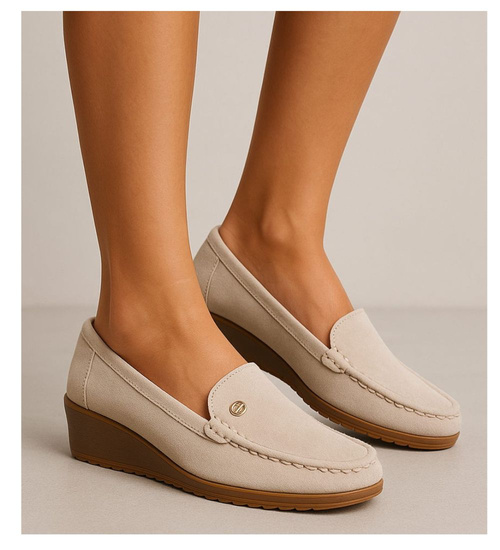 Beżowe czółenka na niskim koturnie /C3-3 17664 W289/