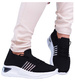 Wkładane czarne buty sportowe na białej podeszwie /G4-2 15908A T192/