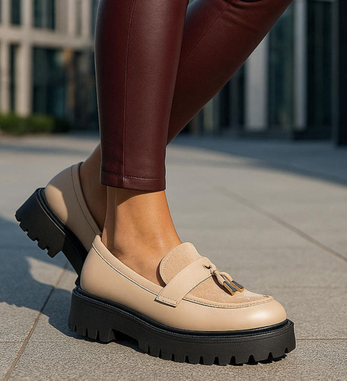 Beżowe półbuty mokasyny z przywieszką /i4-3 18623 W147/