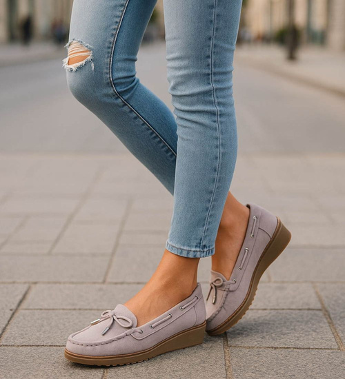 Fioletowe czółenka na niskim koturnie /B5-2 18219 W233/