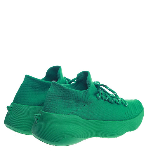 Zielone buty sportowe na niskim koturnie i platformie /G4-3 13511 T236/