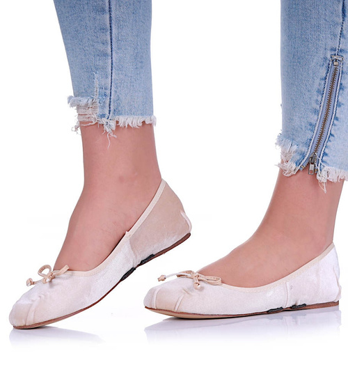 Zamszowe beżowe balerinki z paseczkami /A8-2 13330 T035 +H2/