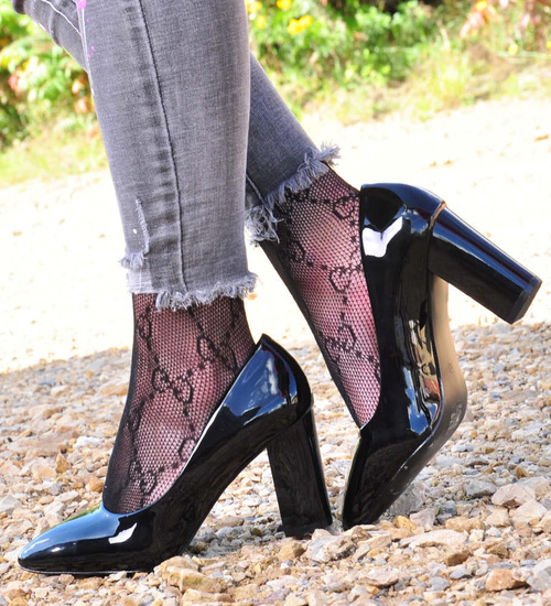 Lakierowane czarne czółenka na słupku /F9-2 12665 T496/