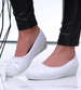 Białe tenisówki wsuwane na niskim koturnie /E2-1 16520 T155/