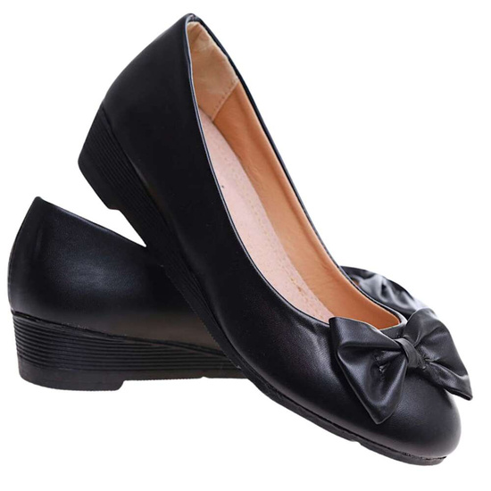 Czarne czółenka na niskim koturnie /C3-2 14607 T144/