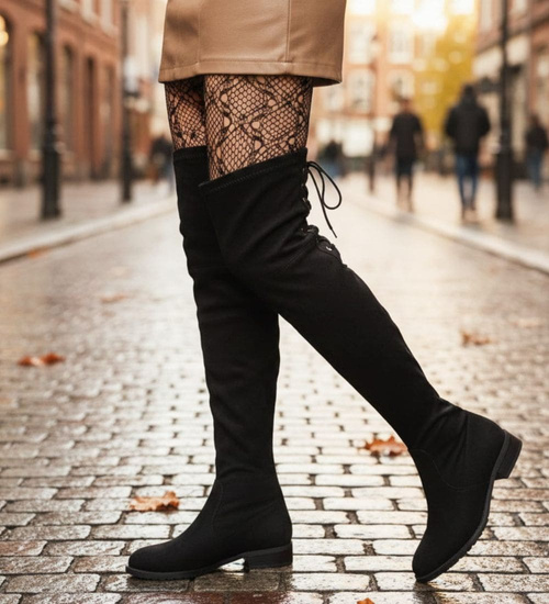 Czarne kozaki muszkieterki na płaskim obcasie /B6-2 18601 G366/