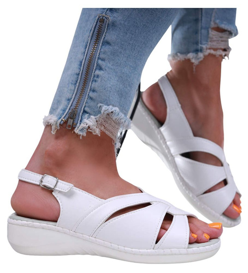 Białe sandały damskie na niskim obcasie /B5-1 16519 T138/