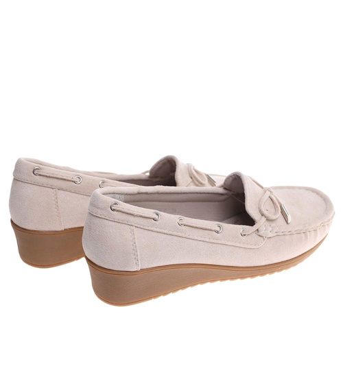 Beżowe czółenka na niskim koturnie /B4-2 18220 W233/