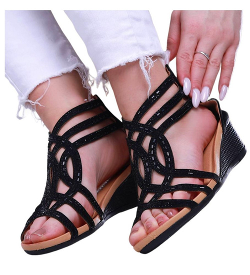 Czarne damskie sandały na niskim koturnie /G3-2 13981 S292/