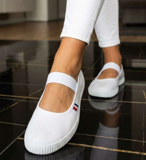 Białe wsuwane tenisówki damskie czeszki /D2-3 18794 T282/