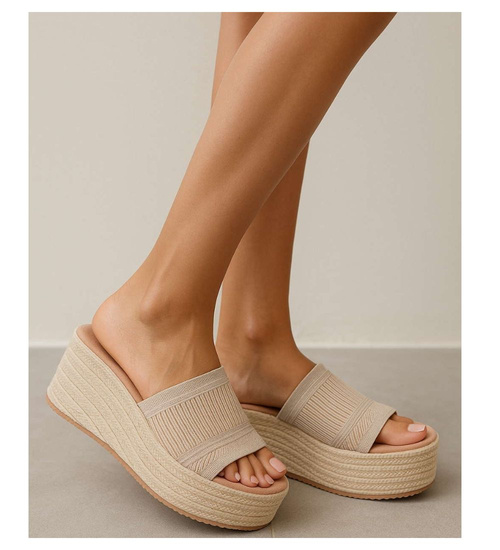 Beżowe klapki Seastar na koturnie i platformie /F5-3 17656 S582/