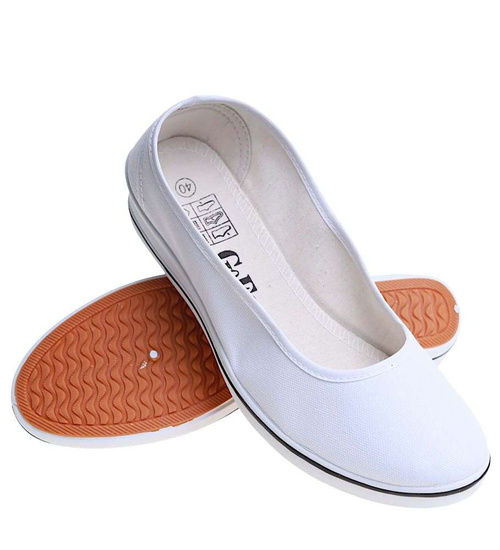 Białe tenisówki wsuwane na niskim koturnie OST442