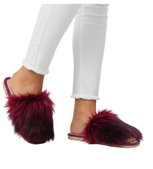 Bordowe klapki z efektownym futerkiem /C1-1 2832 K197/