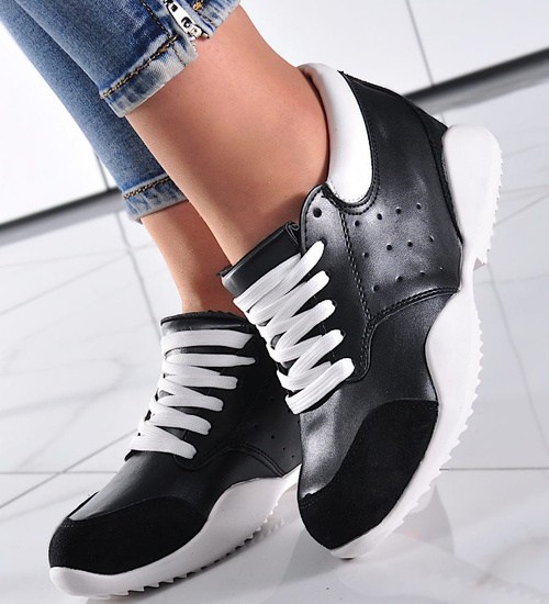 Czarne sneakersy na niskim koturnie /B2-3 9721 S190/