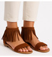 Brązowe płaskie sandały z frędzlami boho /G1-2 16320 T069/