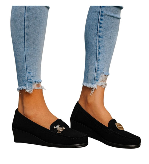 Czarne zamszowe czółenka na koturnie /B1-2 18191 W135/