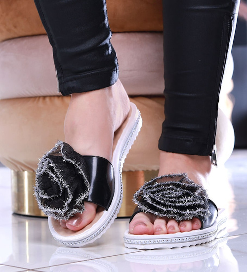 Plażowe czarne klapki z ozdobą /G6-1 14013 T190/