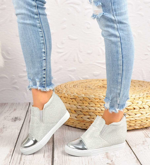 Dziewczęce trampki na niskim koturnie SREBRNE /B1-3 4300 S174/