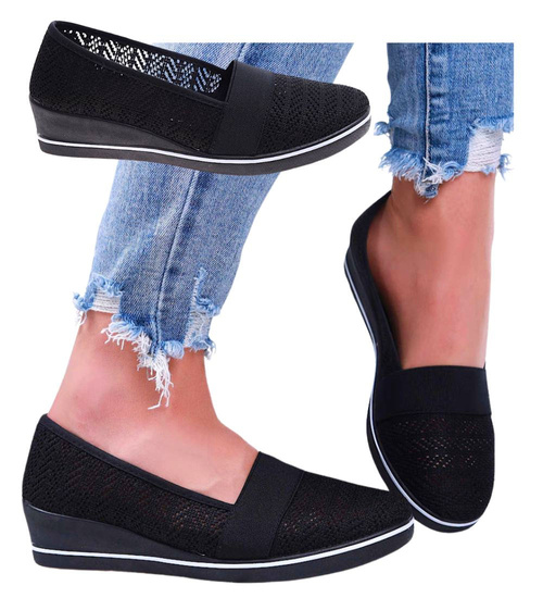 Czarne koronkowe tenisówki na niskim koturnie /G7-2 15897 T256/