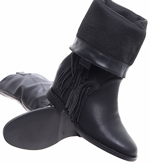 Czarne kozaki z frędzlami na niskim koturnie wsuwane /H2 14903 G285/