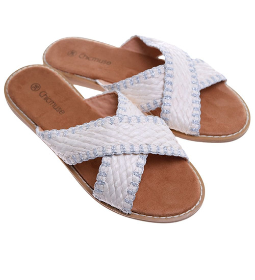 Białe klapki na płaskim obcasie /D9-3 17537 G186/