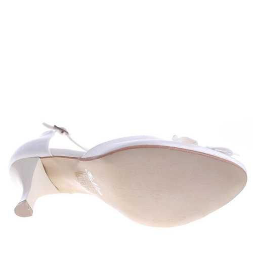 Czółenka na niskim obcasie z paseczkiem /G9-2 SR29/