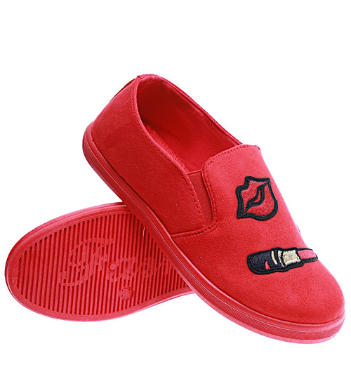 Dziewczęce wsuwane tenisówki czerwone z naszywkami /A4-3 15565 T195/