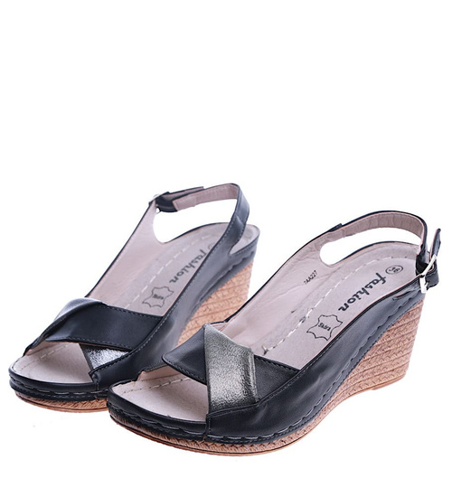 Czarne sandały na koturnie i platformie /E2-2 14134 S530/