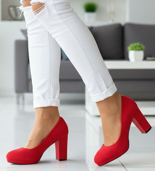 Czerwone czółenka na słupku /F10-2 12660 T456/