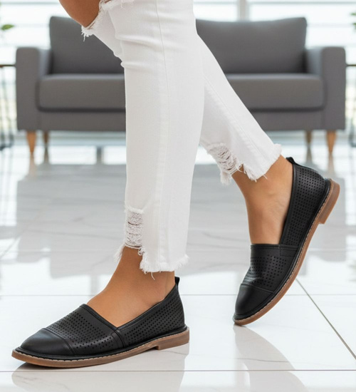 Ażurowe czarne półbuty damskie /G4-1 11316 T049/