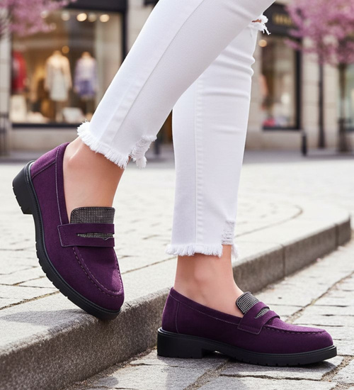 Fioletowe zamszowe półbuty loafersy na niskim obcasie /G1-3 15474 T386/