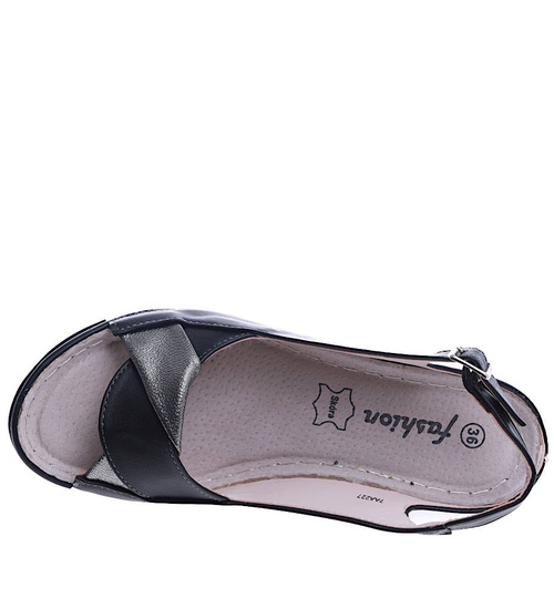 Czarne sandały na koturnie i platformie /E2-2 14134 S530/