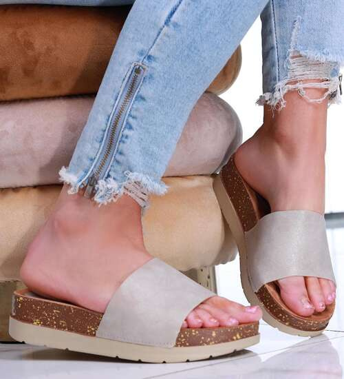 Srebrne klapki damskie na platformie /A10-2 16109 T231/